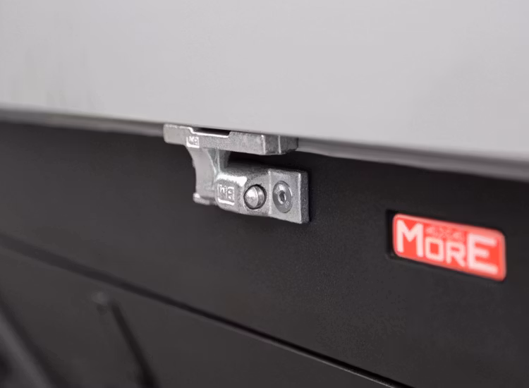 Transportflak med fällbara lämmar Toyota Hilux dubbelhytt 2015+