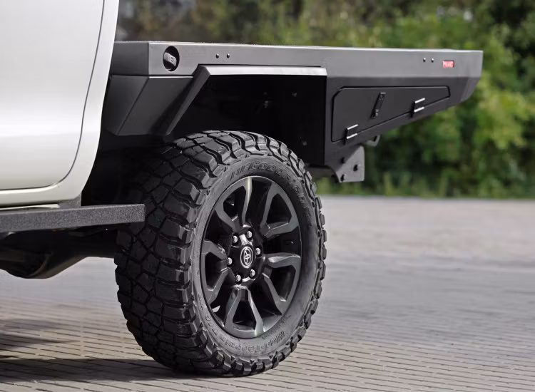 Transportflak med fällbara lämmar Toyota Hilux dubbelhytt 2015+