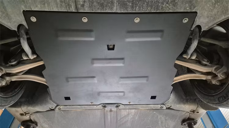 Underkörningsskydd främre elmotor Tesla Model Y 2020-2024