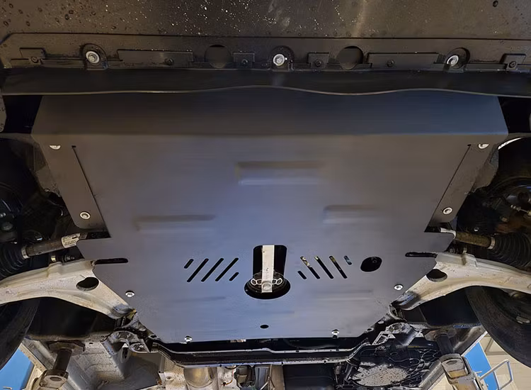 Hasplåt som skyddar din Renault Master 2024+ mot slag undertill