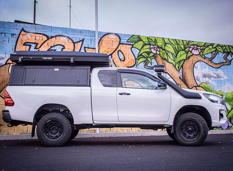 Fälgpaket Goss 8x17 6x139,7 ET20 CB106.1 Toyota Hilux 2006+