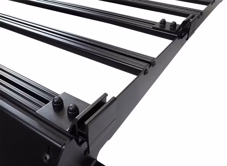 Sidomonterat tillbehörsfäste till Front Runner takplattform