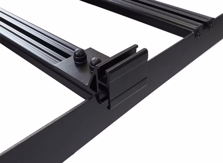 Sidomonterat tillbehörsfäste till Front Runner takplattform