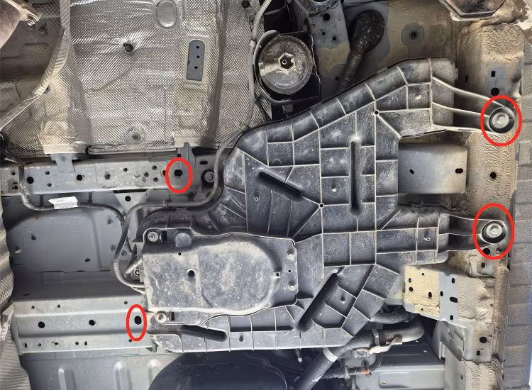 Underkörningsskydd Adblue Ford Transit Custom 2023+