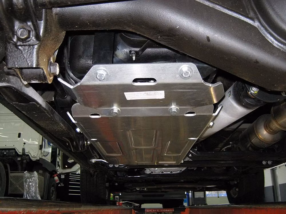 Hasplåt tank aluminium Nissan Navara 2018+