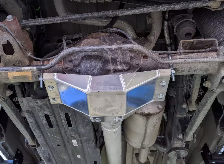 Hasplåt bakaxel Alu 5 mm Dodge RAM 1500 2019-2024