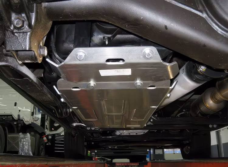 Hasplåt tank aluminium Nissan Navara 2018+