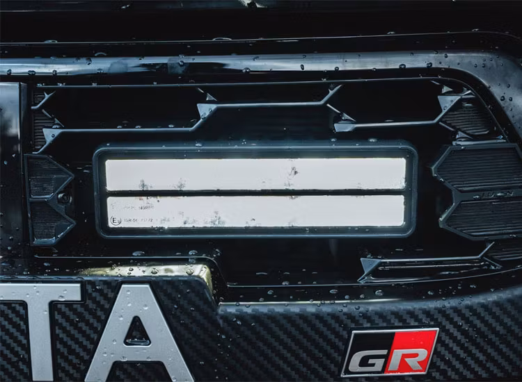 Lumen grillkit Helios SQ16 Toyota Hilux GR 2023+