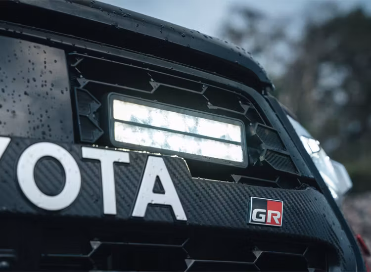 Lumen grillkit Helios SQ16 Toyota Hilux GR 2023+