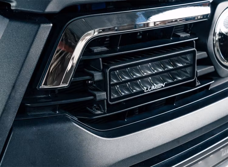 Lumen grillkit Helios SQ16 Toyota Hilux SR+ Invincible X