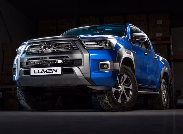Lumen grillkit Helios SQ16 Toyota Hilux SR+ Invincible X