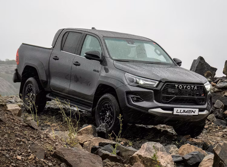 Lumen grillkit Helios SQ16 Toyota Hilux GR2 Sport 2025+