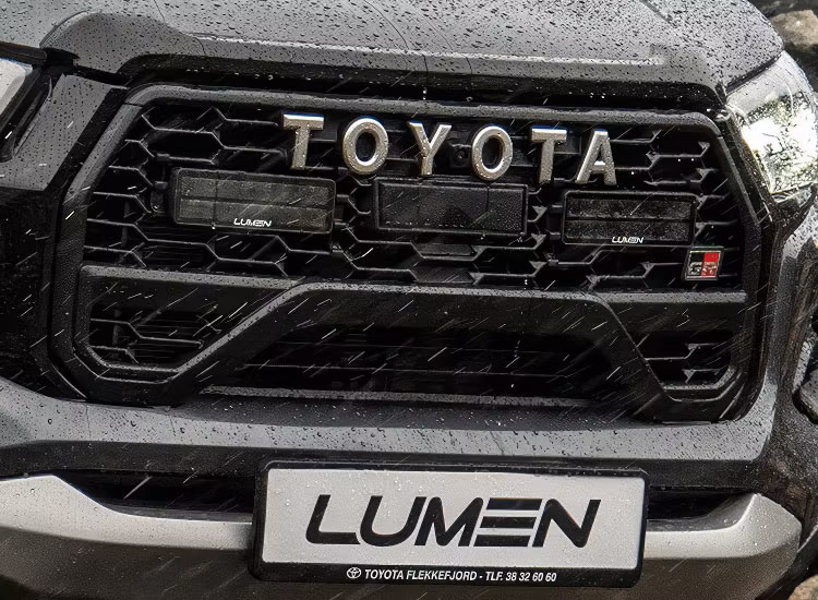 Lumen grillkit Helios SQ16 Toyota Hilux GR2 Sport 2025+