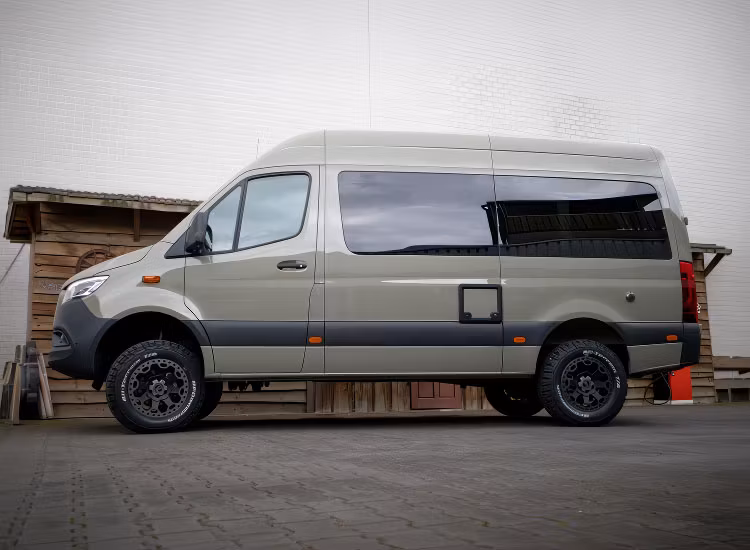 Black Rhino Warlord 8x17 6/130 ET52 Mercedes Sprinter