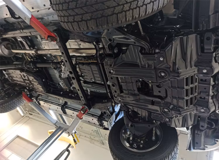 Hasplåt motor / kylare / fördelningslåda 4mm stål Hilux 21+