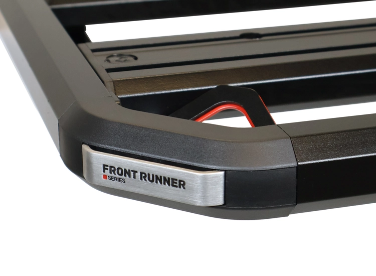 Front Runner Slimline 3 - närbild av plattformens hörn med integrerad fästpunkt