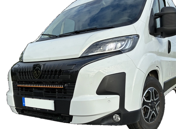 Extraljuskit NEAT Smart Mount Peugeot Boxer 2025+ – monterat på bilen