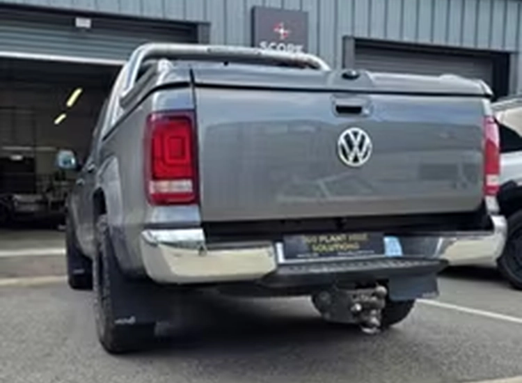 Stänkskydd Volkswagen Amarok 2010–2022 – komplett sats – detaljbild