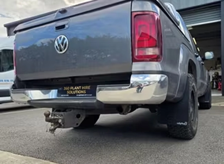Stänkskydd Volkswagen Amarok 2010–2022 – komplett sats – detaljbild