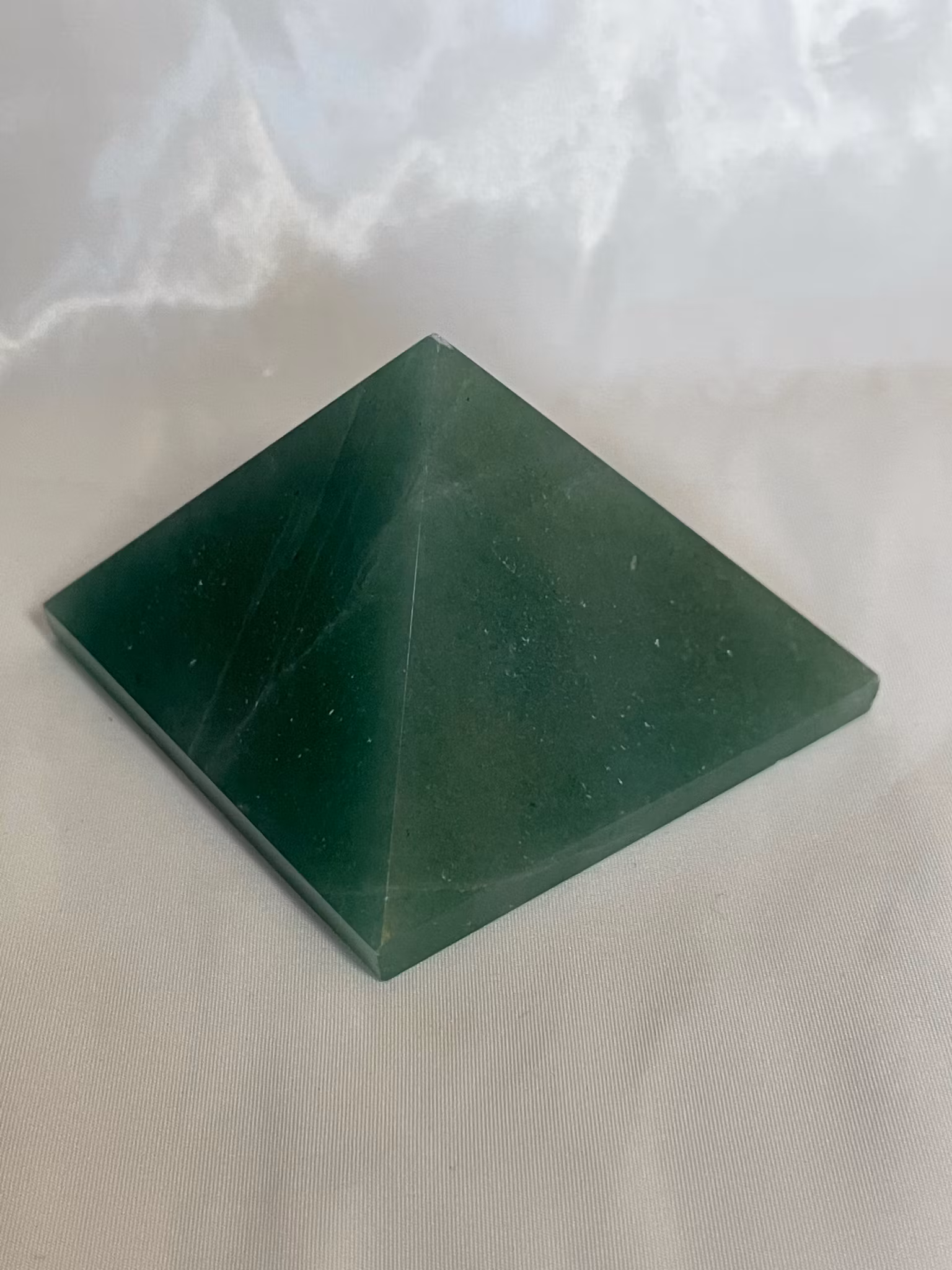 Pyramid i Grön Aventurin 6*6 cm (180g)
