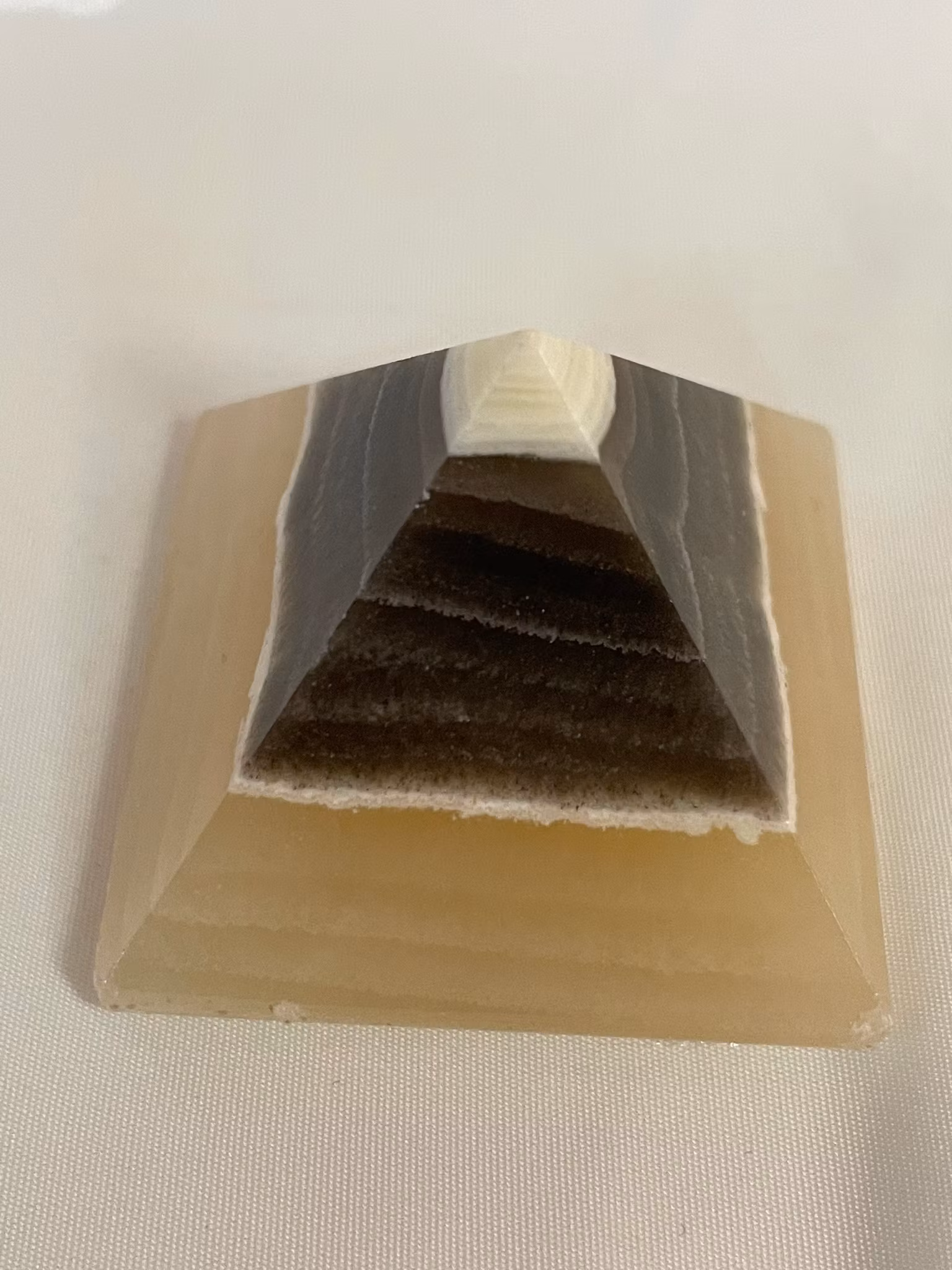 Pyramid i Aragonit (4*4cm) nr2