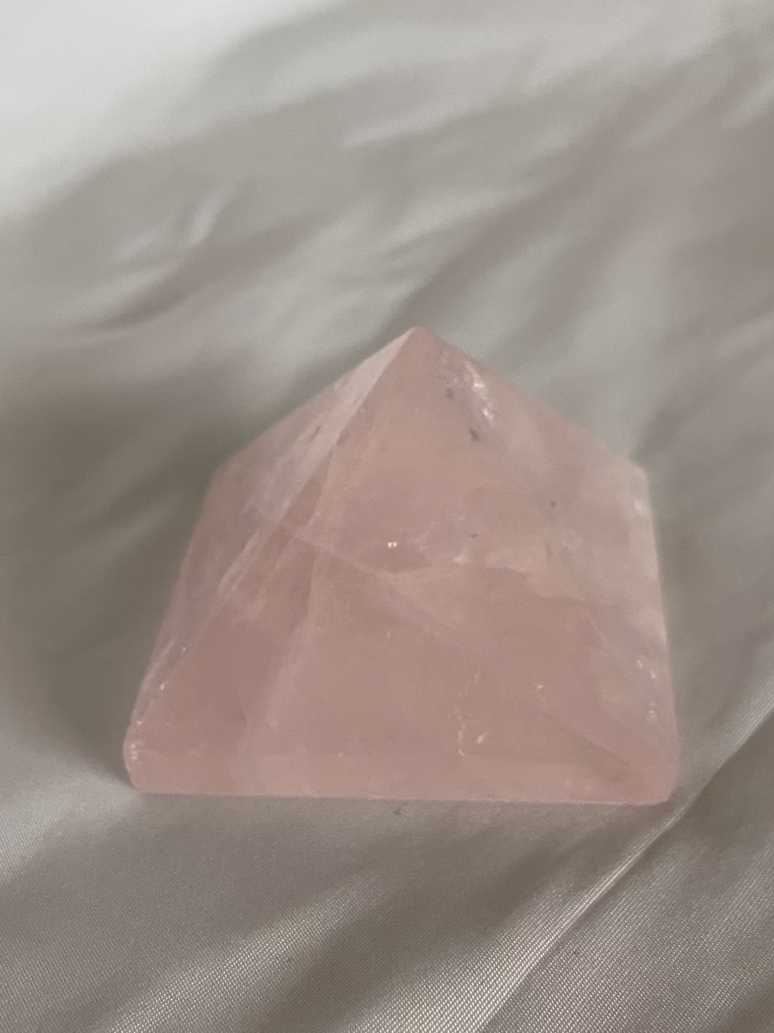 Pyramid i Rosenkvarts större 5*5cm (100g)