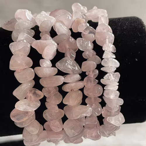 Armband med Rosenkvartschips