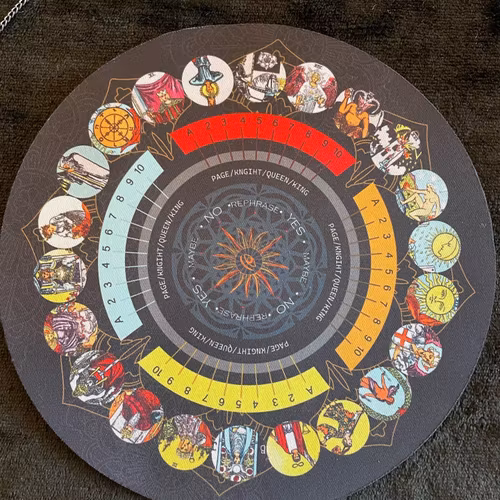 Pendelmatta med tarotbilder i gummi