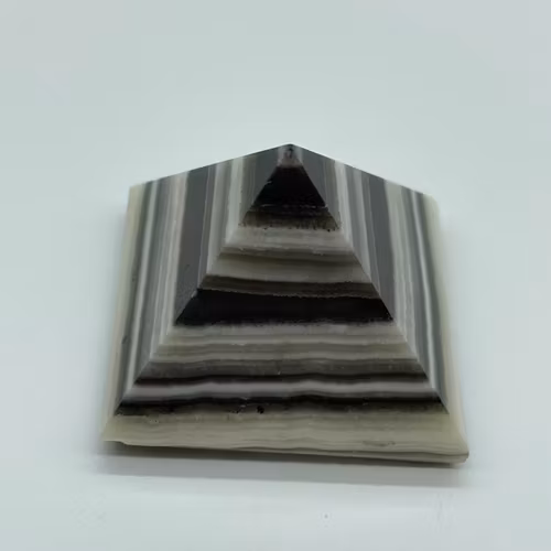 Pyramid i Aragonit