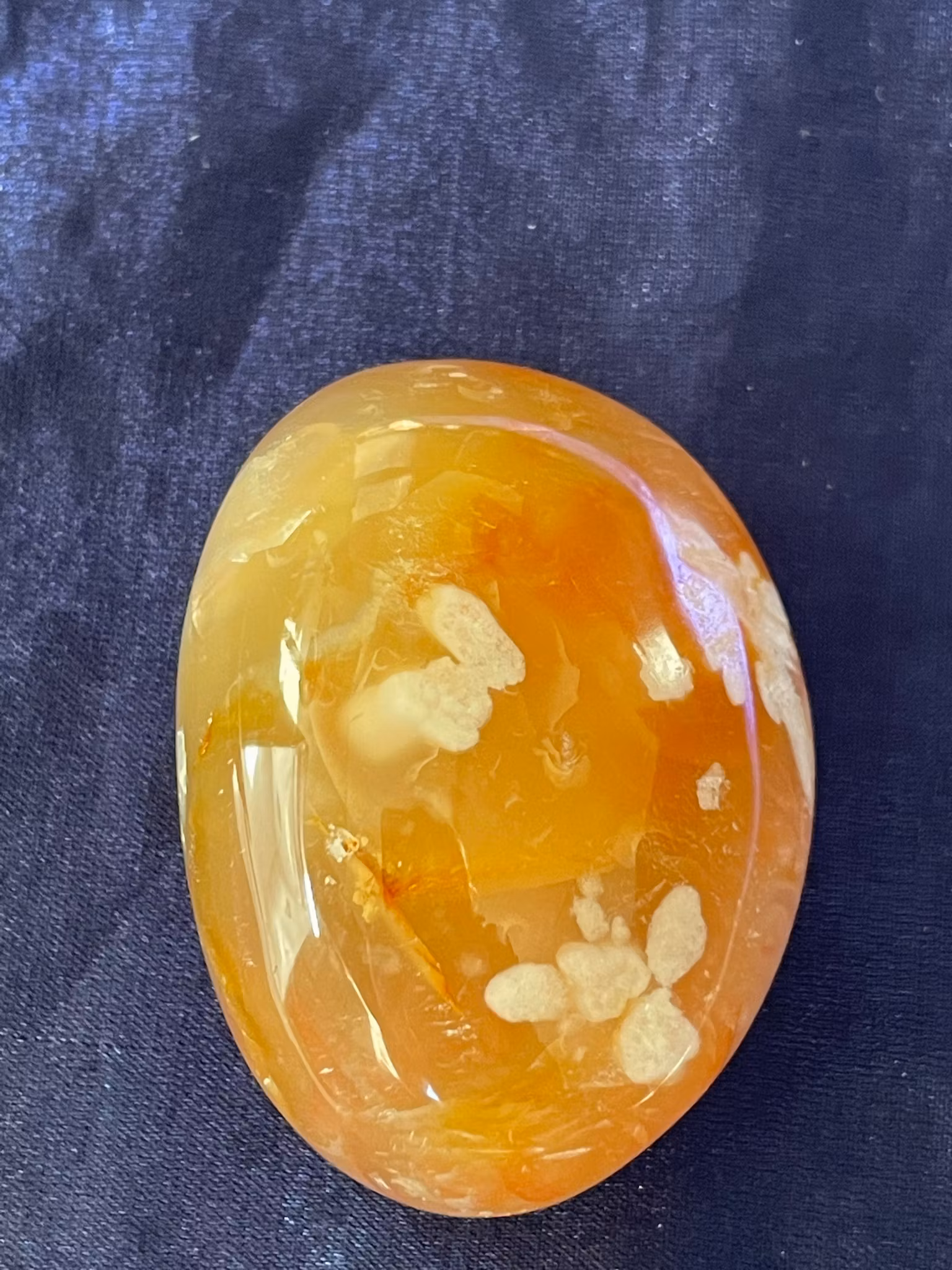 Bilden visar en Blomsteragat i Palmstone storlek