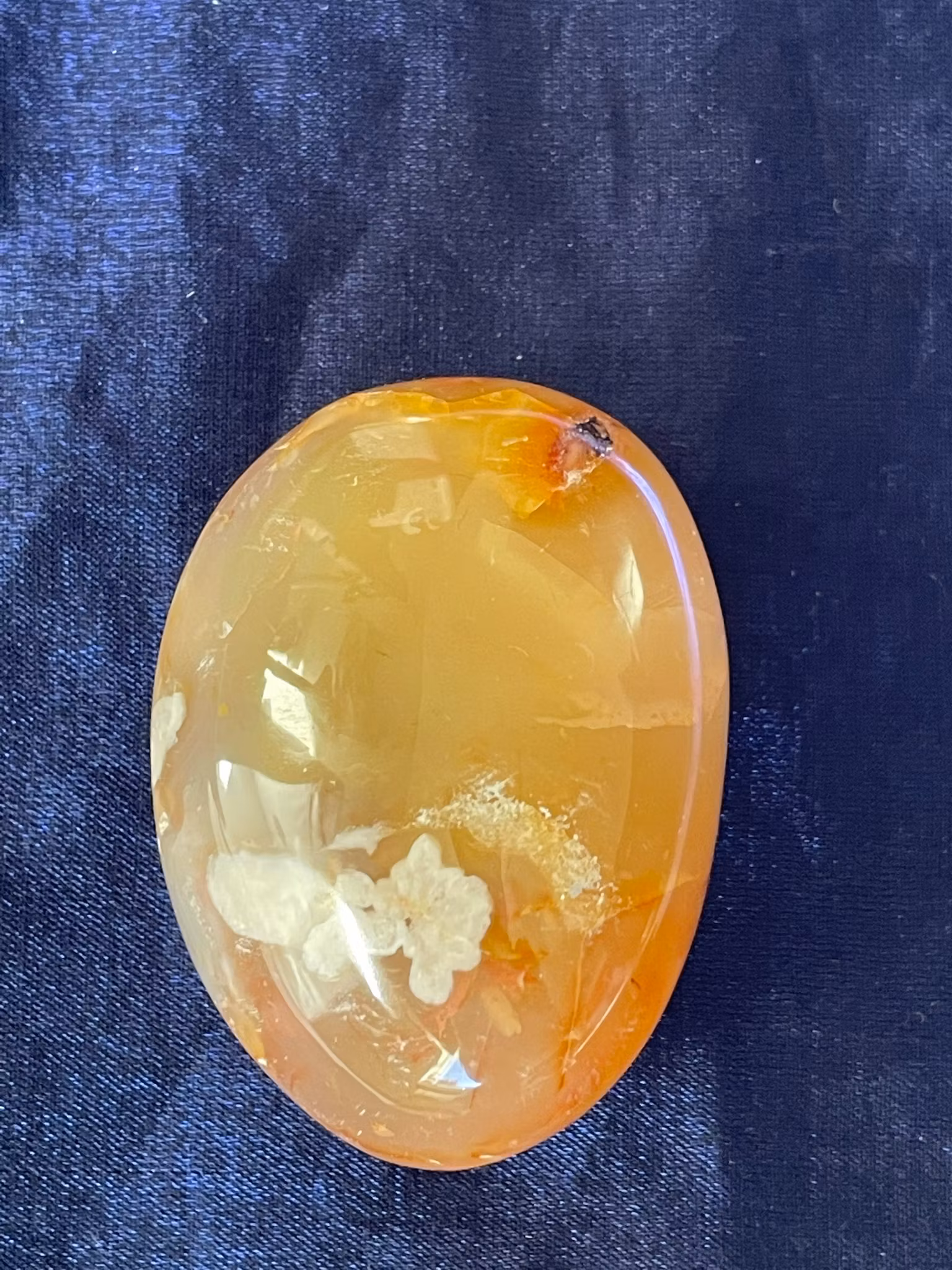 Bilden visar en Blomsteragat i Palmstone storlek