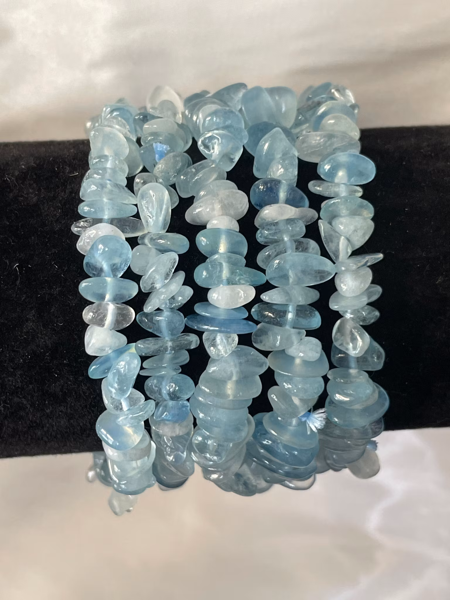 Armband med Akvamarinchips (blåaktig)