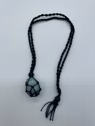 Makraméhalsband för kristall (svart)