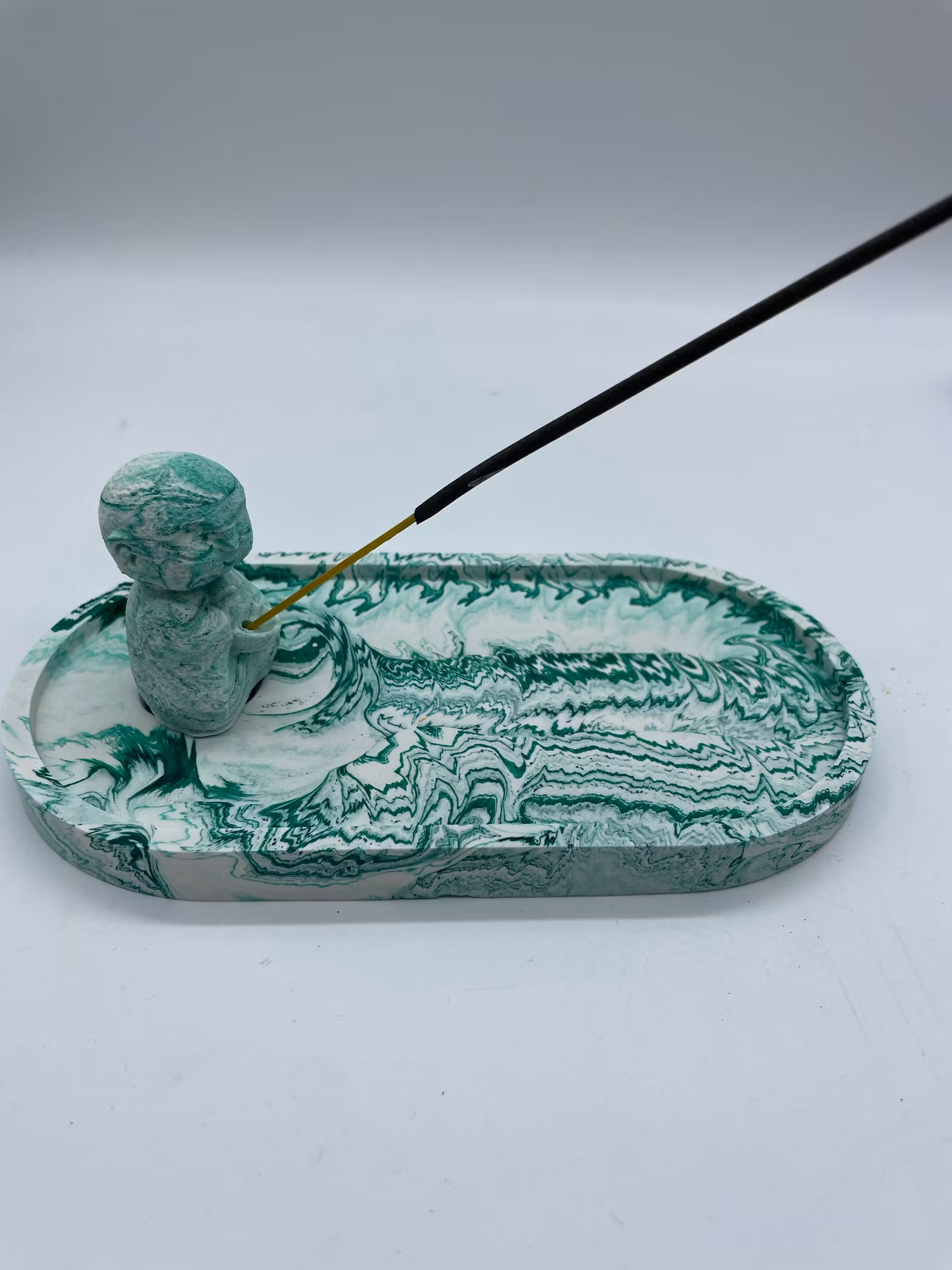Jesmonite Rökelsebricka med metalldel (i butiken)