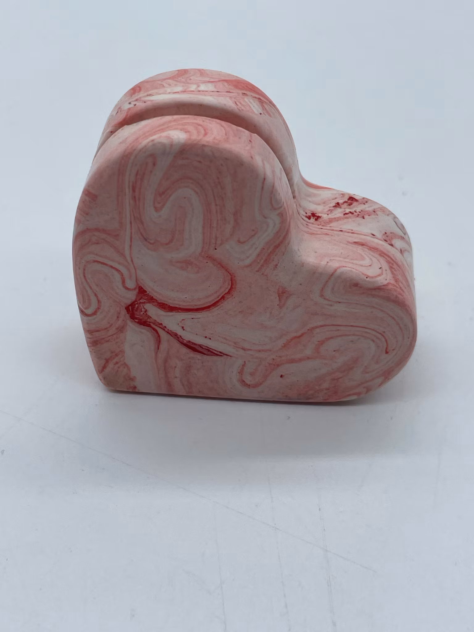 Jesmonite (röd) korthållare hjärta
