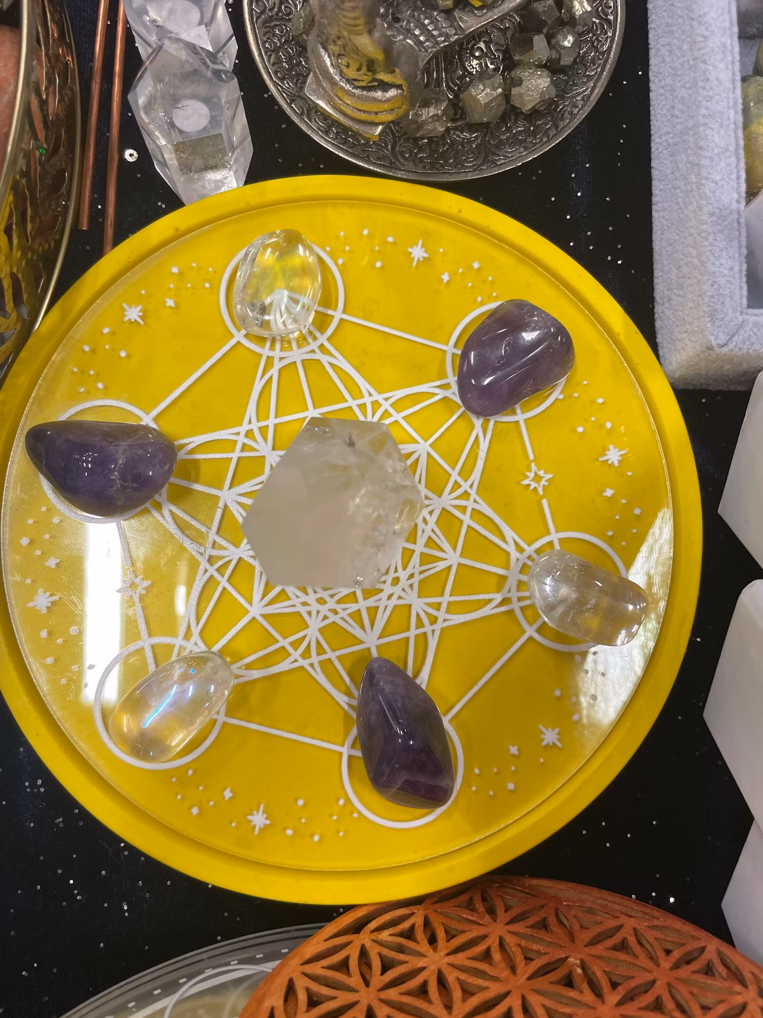 Jesmonite rund tallrik 99kr