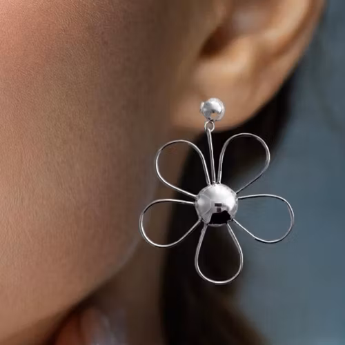Modesty Perfect - Blomörhängen i äkta silver