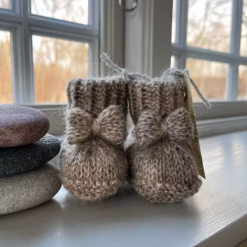 Pattern Bow baby booties (Please note that the pattern is sent as a link to a PDF file to your email address directly when ordering)