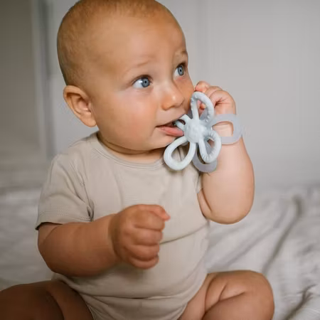 BabyOno silicone teether Flower Blue.