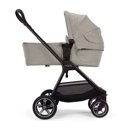 NUNA triv™ next bmw collection. Komplett med Liggedel og Sittedel.