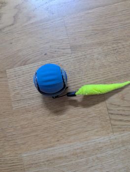Interaktiv boll med svans för katt