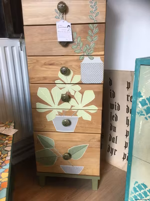 Ekbyrå med blommor