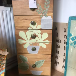 Ekbyrå med blommor