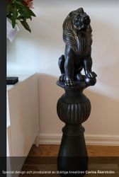 Staty i Trä med ståtligt lejon