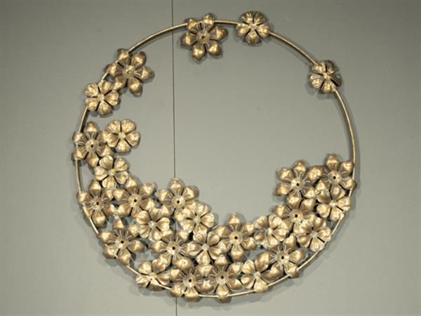Regio Tavla av metall små söta blommor 50 cm i diameter unik  glada ungmön