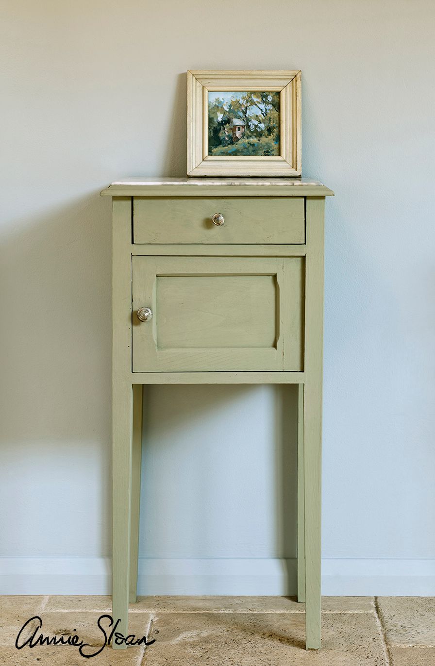 Annie Sloan Chalk paint Chateau Grey målad byrå Glada ungmöns diversehandel bild 5