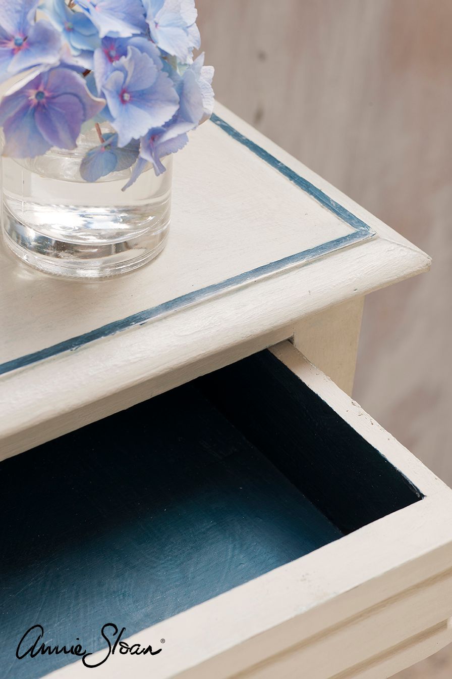 Annie Sloan Chalk paint Country Grey målat skåp Glada ungmöns diversehandel bild 6