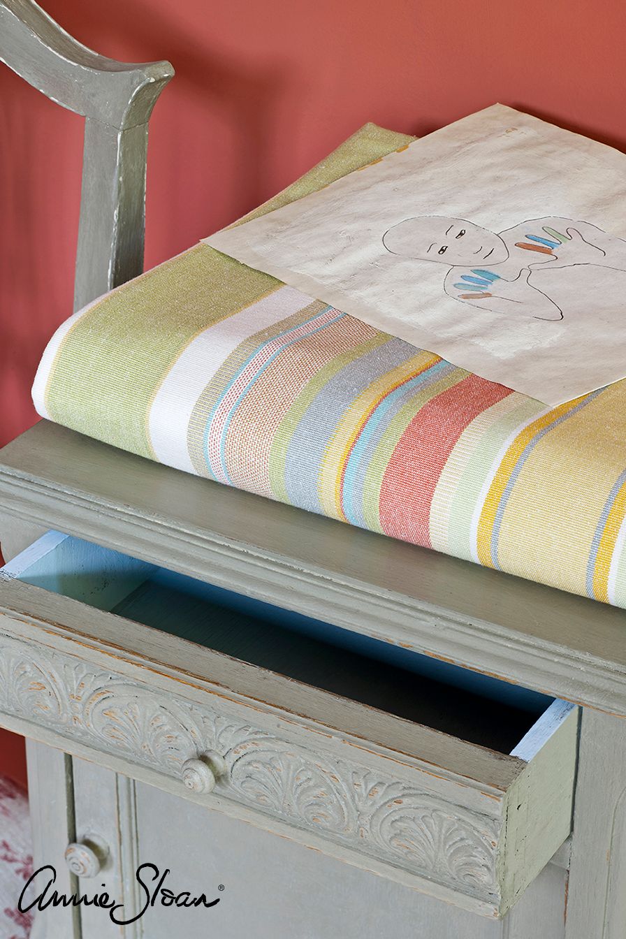 Annie Sloan Chalk paint French Linen målat skåp låda Glada ungmöns diversehandel bild 8
