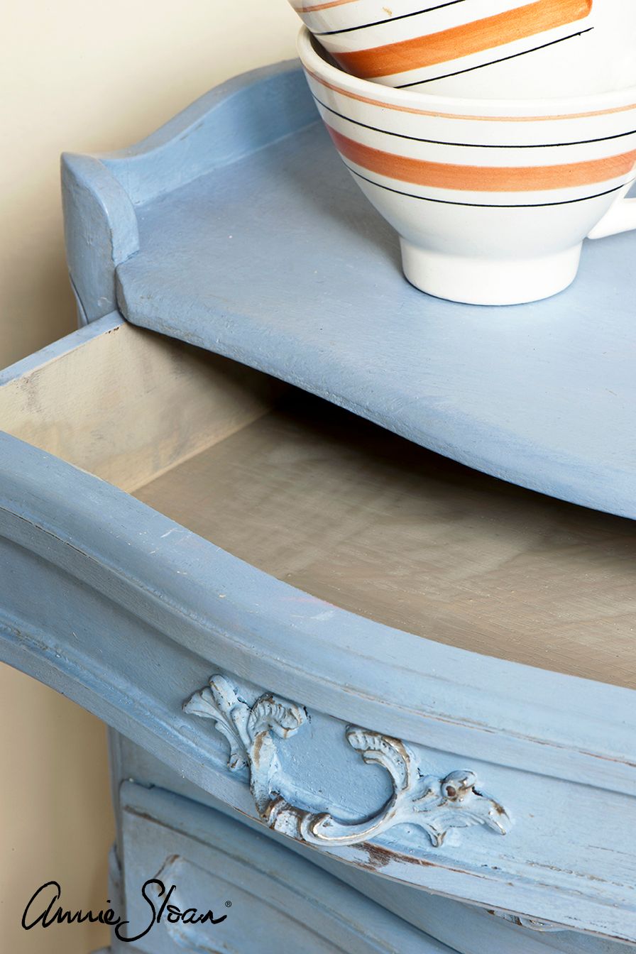 Annie Sloan Chalk paint Louis Blue målad byrå låda Glada ungmöns diversehandel bild 5