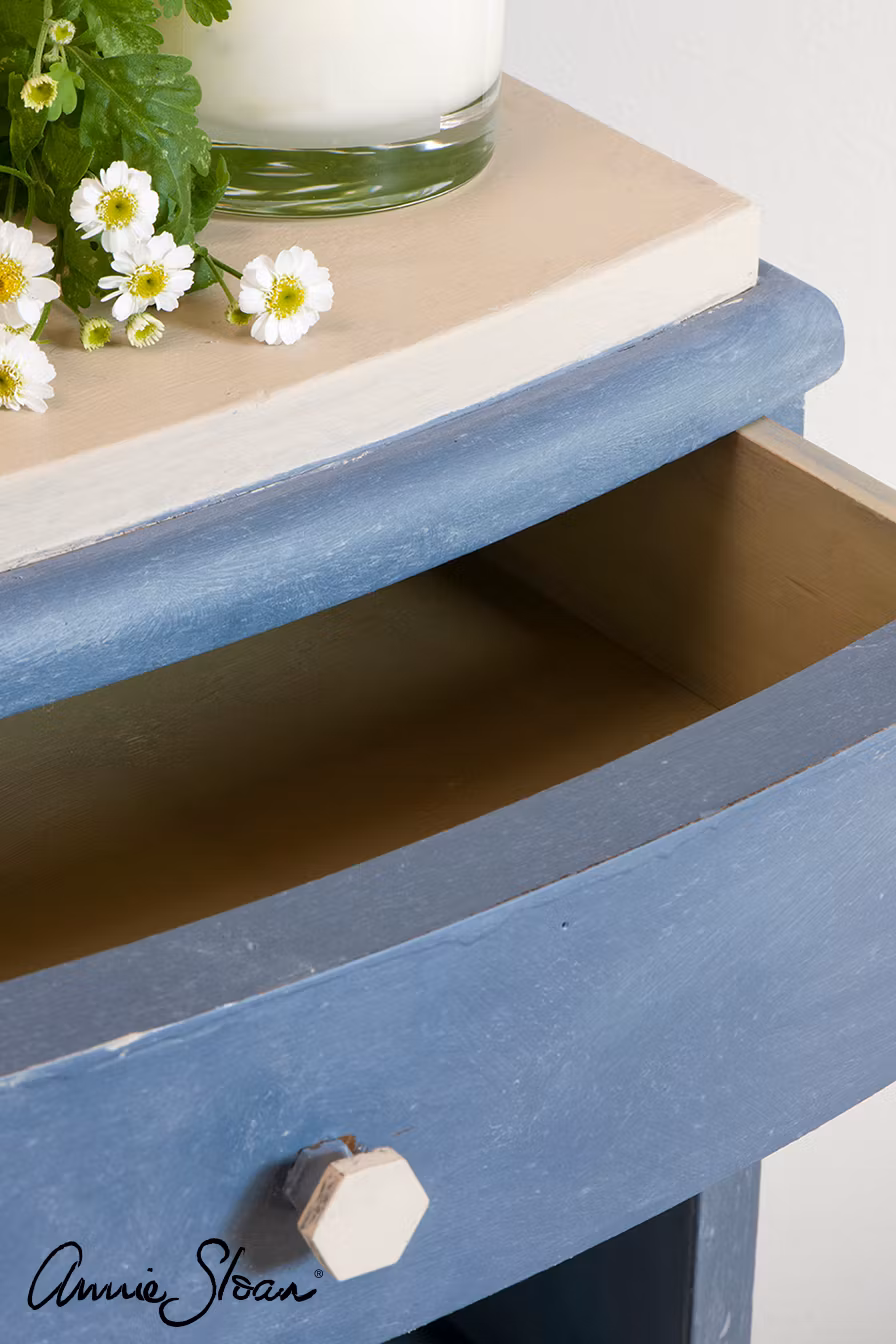 Annie Sloan Chalk paint Old Violet målat skåp låda interiör  Glada ungmöns diversehandel bild 6